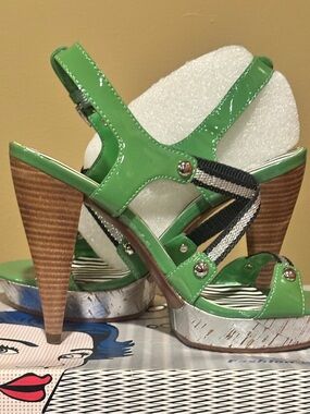 Oh Deer vintage  Green Patent Leather Platform Slingback Heels NWT size 6